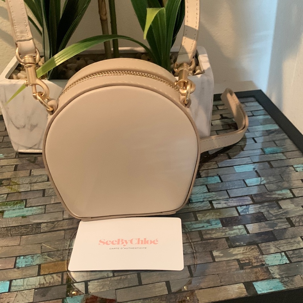 SEE BY CHLOE Shell Leather Crossbody Bag
SEE BY CHLOÉ - Picture 2 of 11